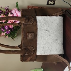 STS RANCHWEAR WOMENS COWHIDE SADDLE TRAMP SATCHEL